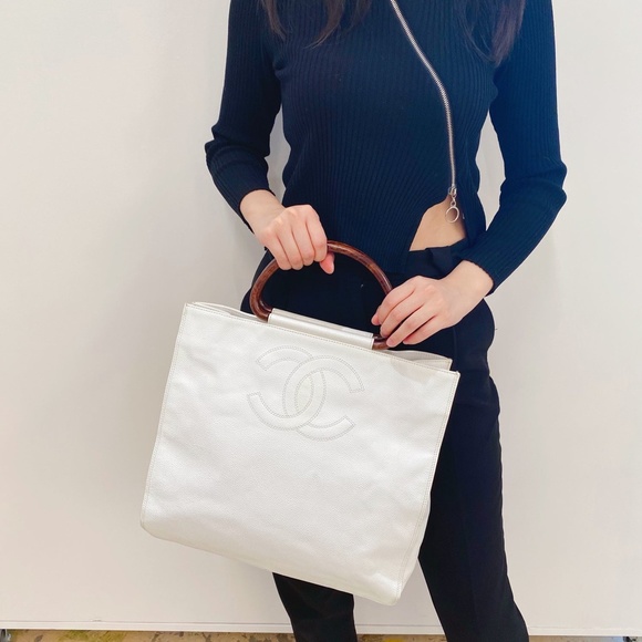 Sale!❤️Chanel Vintage Caviar Wood Handle Tote - Picture 2 of 16